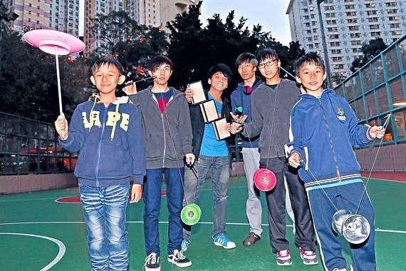 小學生耍雜技 練出堅毅添自信