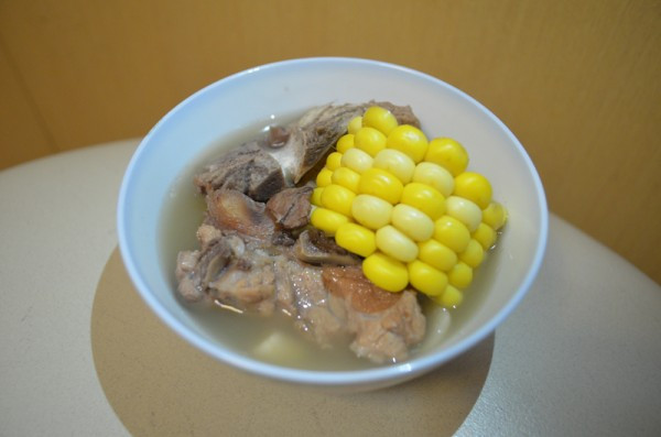 解潮濕疲倦:  花生眉豆粟米排骨湯