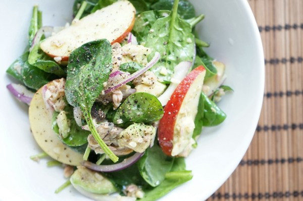 緩解腸胃不適 吞拿魚菠菜沙律