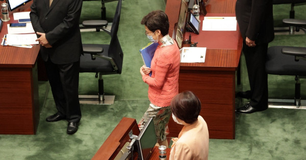 施政報告50分 特首零分