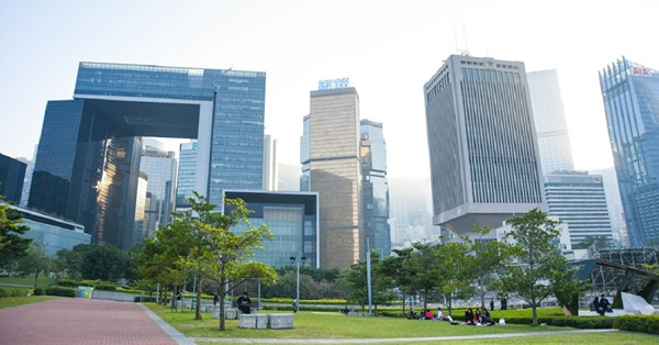 香港不是沒錢，只是官員不作為