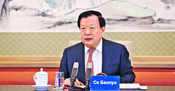 主任到訪、議員頻撲