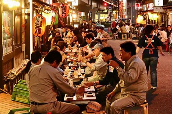 竟然好work！日本小食店的「全職客人」，什麼都不做竟能令生意大增