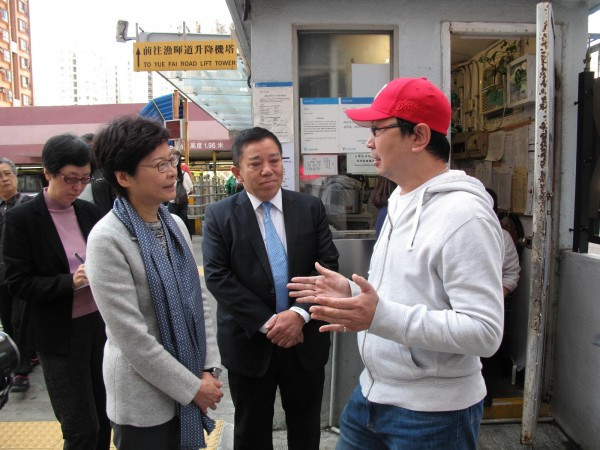 【特首選戰】林鄭宣佈參選後首落區 自拍買奶茶搭港鐵做齊