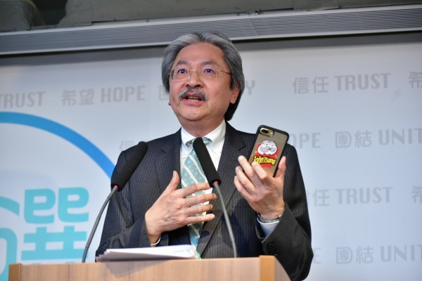 【特首選戰】公關團隊佈「彩蛋」? 曾俊華記招布置選址惹網民熱議