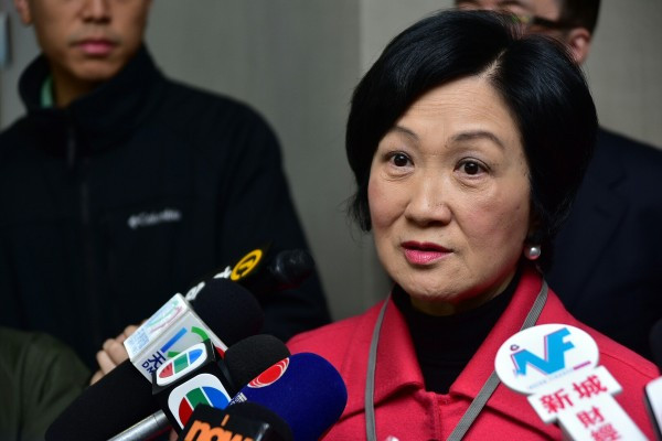 【特首選戰】葉劉：多謝唐英年讚賞 有信心在個別界別取得提名