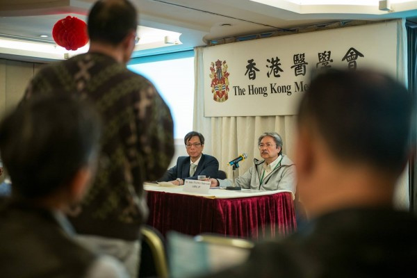 【特首選戰】曾俊華見香港醫學會選委 關注政府對精神病人支援