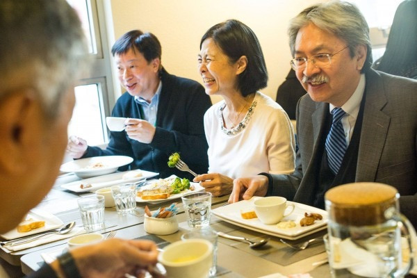 【特首選戰】曾俊華情人節與太太晉午餐：今天不談一國兩制只談一生一世