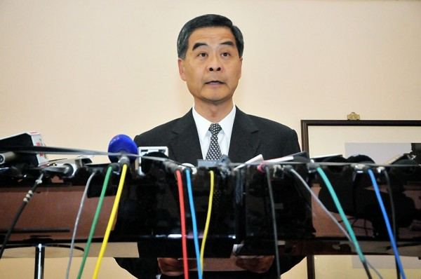 【特首選戰】梁振英質疑曾俊華公營房屋計劃 指或推高樓價