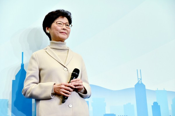 【特首選戰】林鄭參選口號提前曝光 藍作主色 「同行」「WE CONNECT」