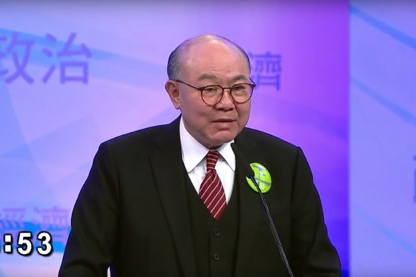 【特首選戰】胡官斥兩前司長對手卸責 甩轆叫錯「鄭太」