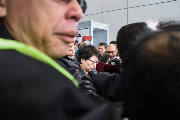 鄭若驊於答問大會遭全面狙擊 波叔變身護花使者