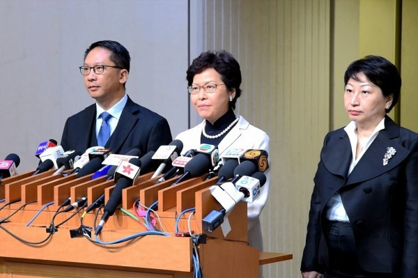 袁國強鬆人笑笑口　鄭若驊接手樣好愁