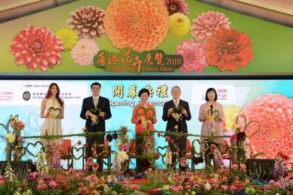 林鄭「成功爭取」老公繼續潛水