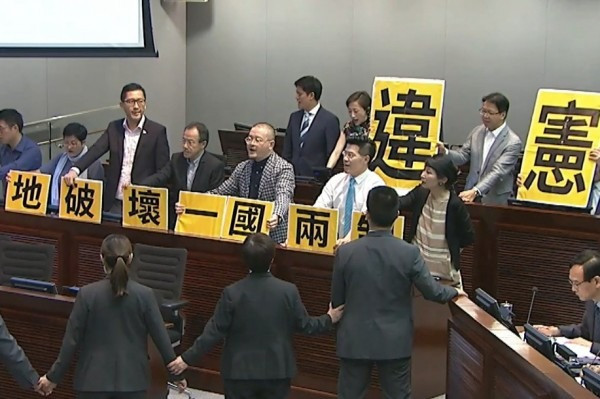 一地兩檢極速審議完 OK！You Win！