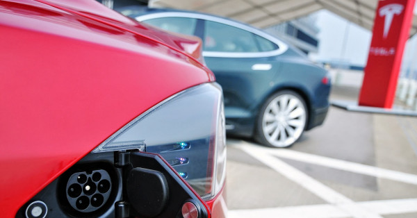 Tesla如火箭升空，燃料用盡總要回地面
