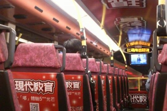 巴士頂賣廣告 網友: 「視覺強姦」