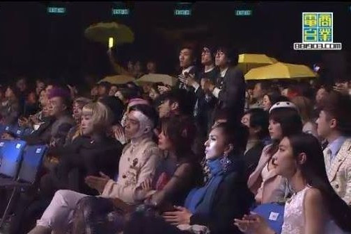 《撐起雨傘》奪獎　容祖兒撓手聽歌掀罵戰？