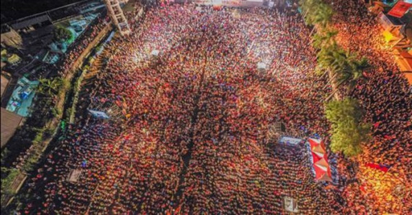 選舉花招盡出：參選人躺棺全裸抽籤、選民推禿頭另類優惠