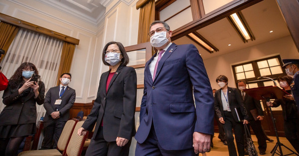 兩批外國「貴賓」訪台，緣何成為「不速之客」？