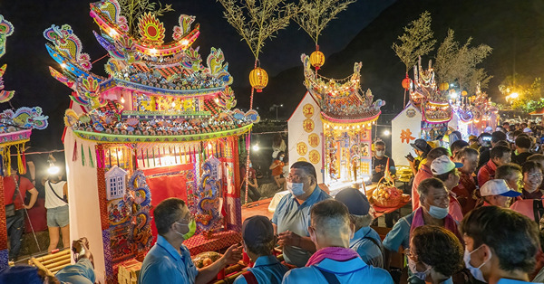 「鬼月」的雞籠中元祭