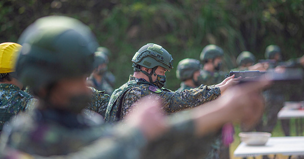 延長男性兵役至1年，軍事專家指是笑話