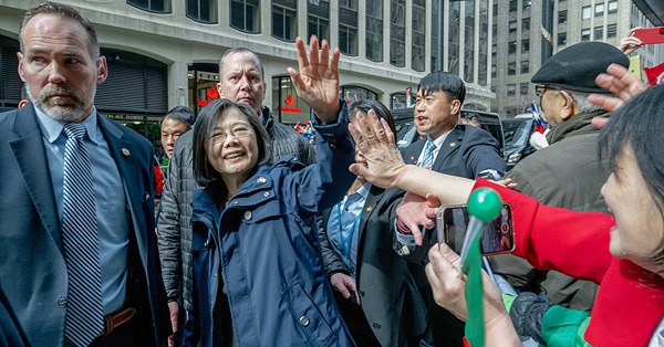 蔡英文抱美國大腿，換來難堪「降級」待遇