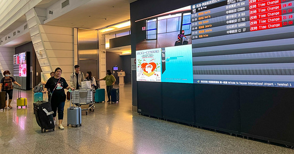 綠營砌詞盲反，阻減陸配入籍年期