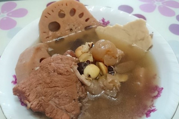 蓮藕蓮子百合芡實茯神紅棗湯