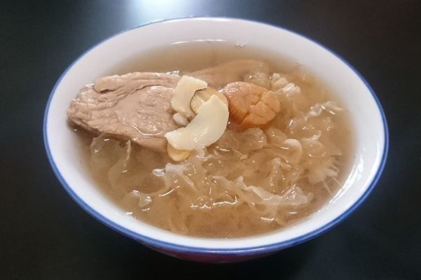 瑤柱蓮子百合雪耳瘦肉湯 