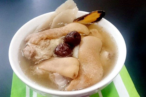產後進補:黃芪益氣豬手湯 