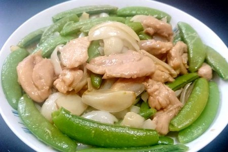 產後進補：甜豆百合炒雞片 