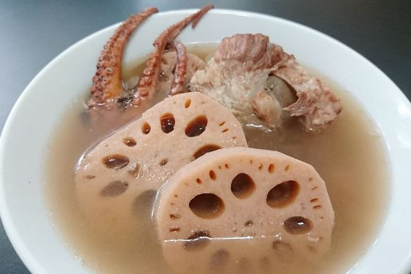 備戰農曆年：蓮藕章魚紅豆豬骨湯