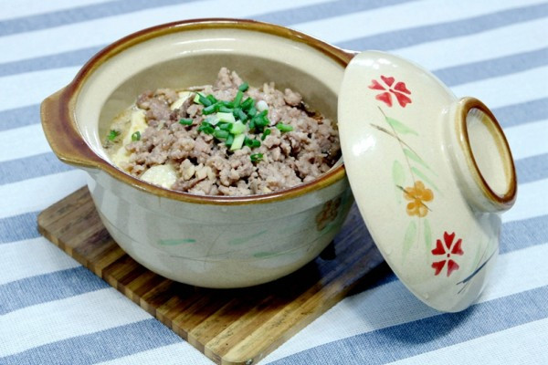 特色煲仔菜：蝦醬肉鬆豆腐煲