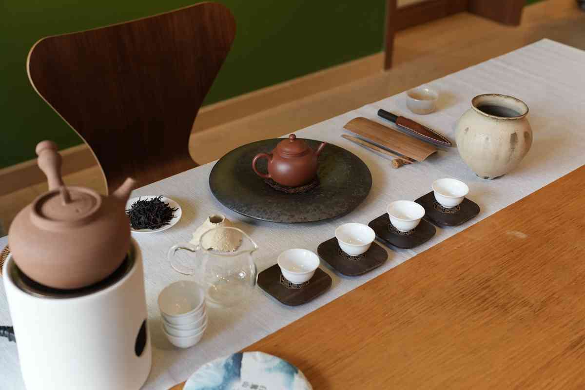 茶文化的再創造 —— 華茶館x Cha-Tailor對談:「茶不再只是歷史的符號」 茶文化的再創造 —— 華茶館x Cha-Tailor對談:「茶不再只是歷史的符號」