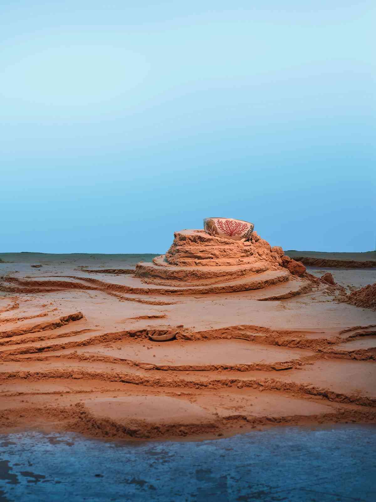 Hermès全新餐瓷系列「Natures Marines」:為餐桌注入深海的靜謐與詩意 Hermès全新餐瓷系列「Natures Marines」:為餐桌注入深海的靜謐與詩意