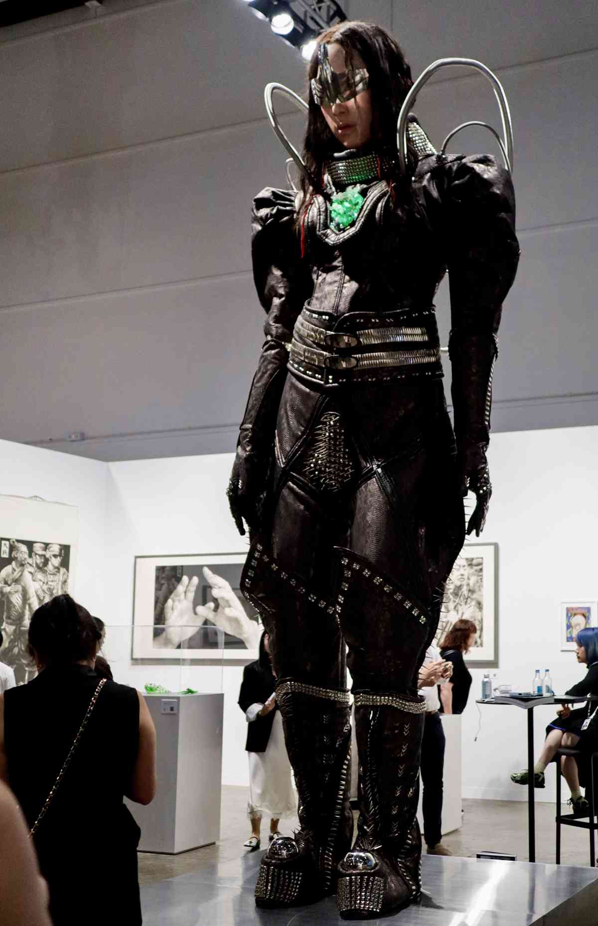 Art Basel 2026精選:ZORO 10數碼與人類的連結、江記現場砸碎作品直擊價格與價值的矛盾 Art Basel 2026精選:ZORO 10數碼與人類的連結、江記現場砸碎作品直擊價格與價值的矛盾