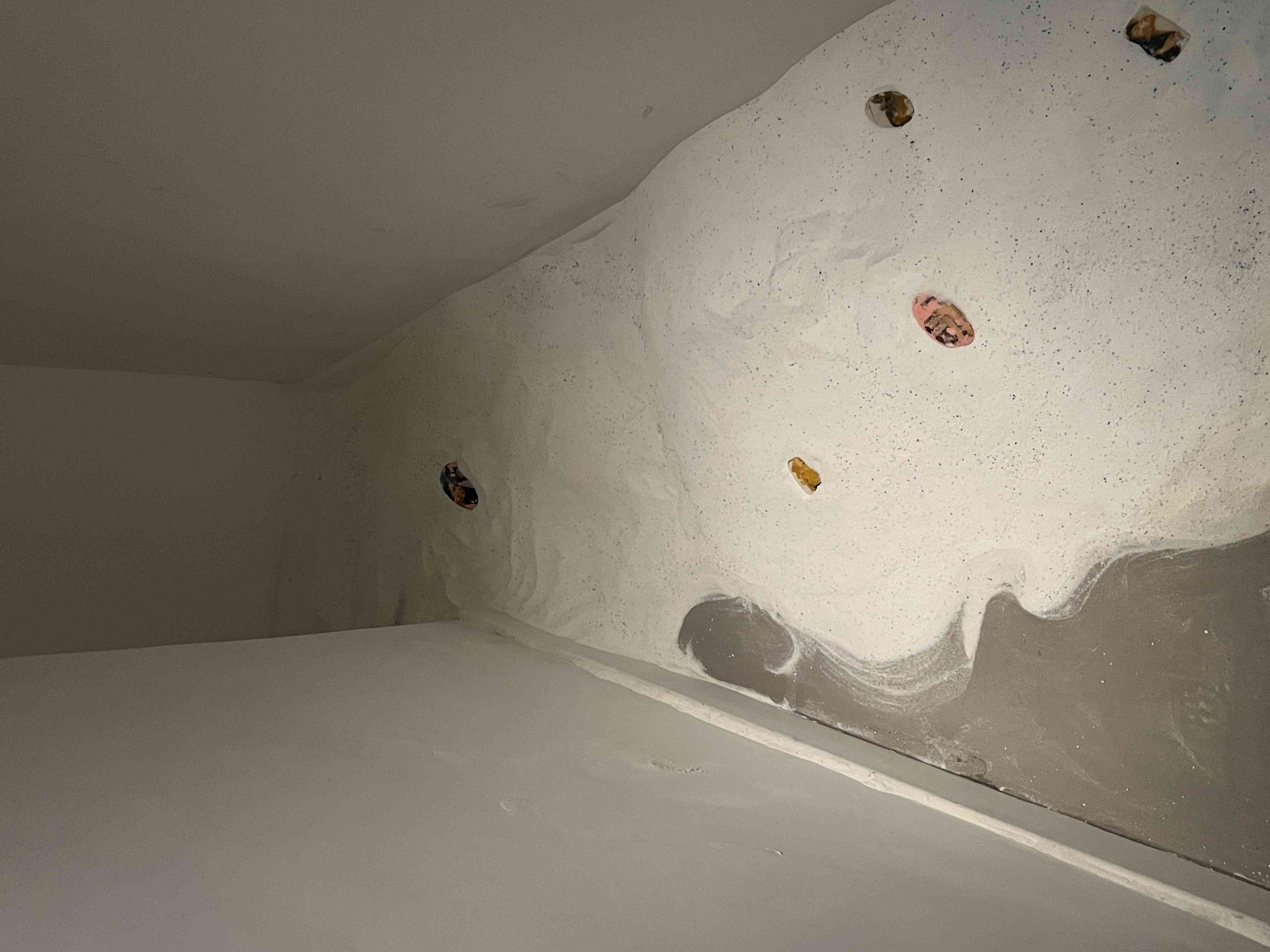 徐皓霖個展「倒睫」：規範之外的存在，如何撼動所謂的常規？