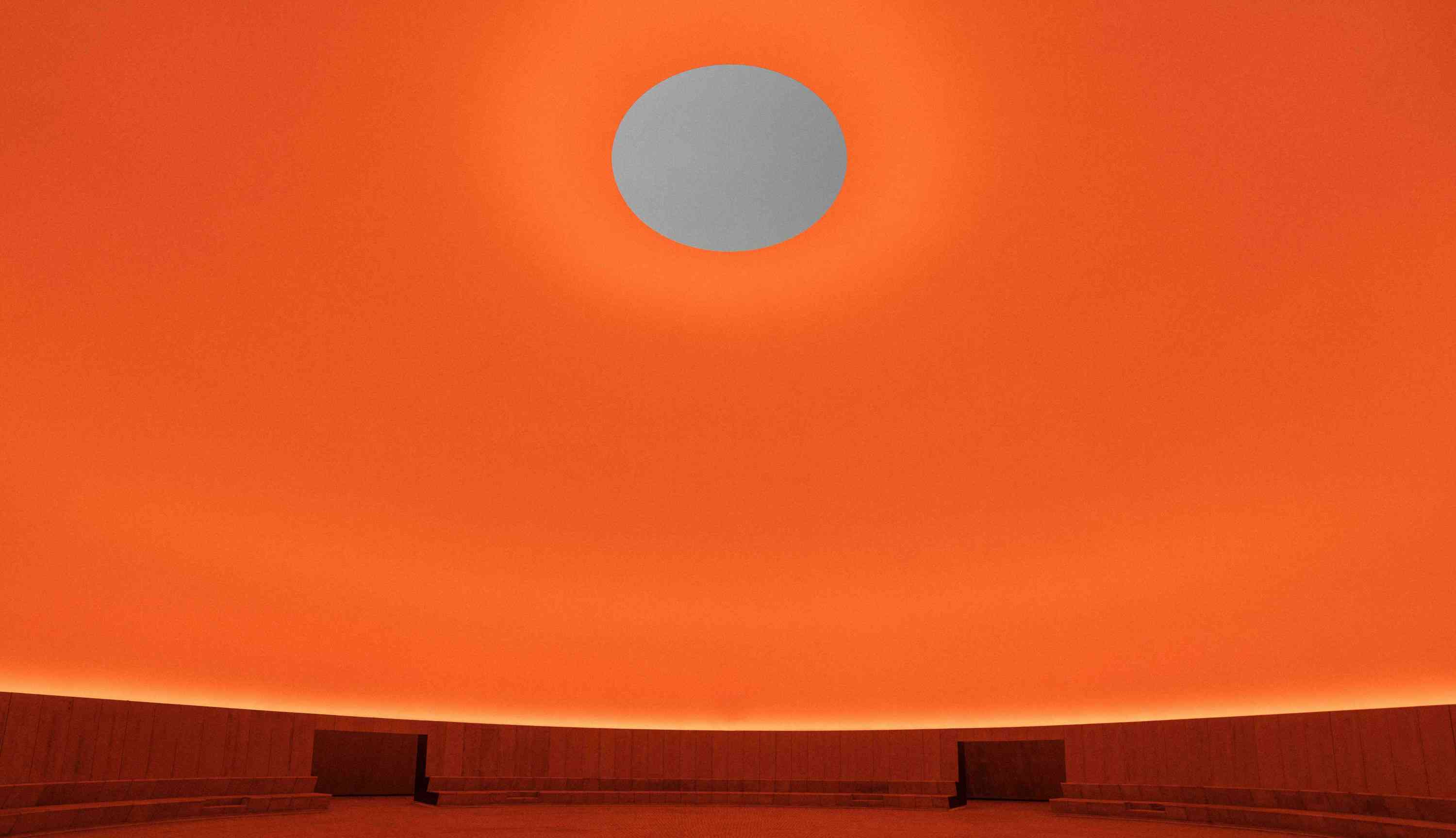 從巴黎的雲霧到丹麥的光影：中谷芙二子的《Cloud #07156》與 James Turrell 的《As Seen Below &ndash; The Dome》
