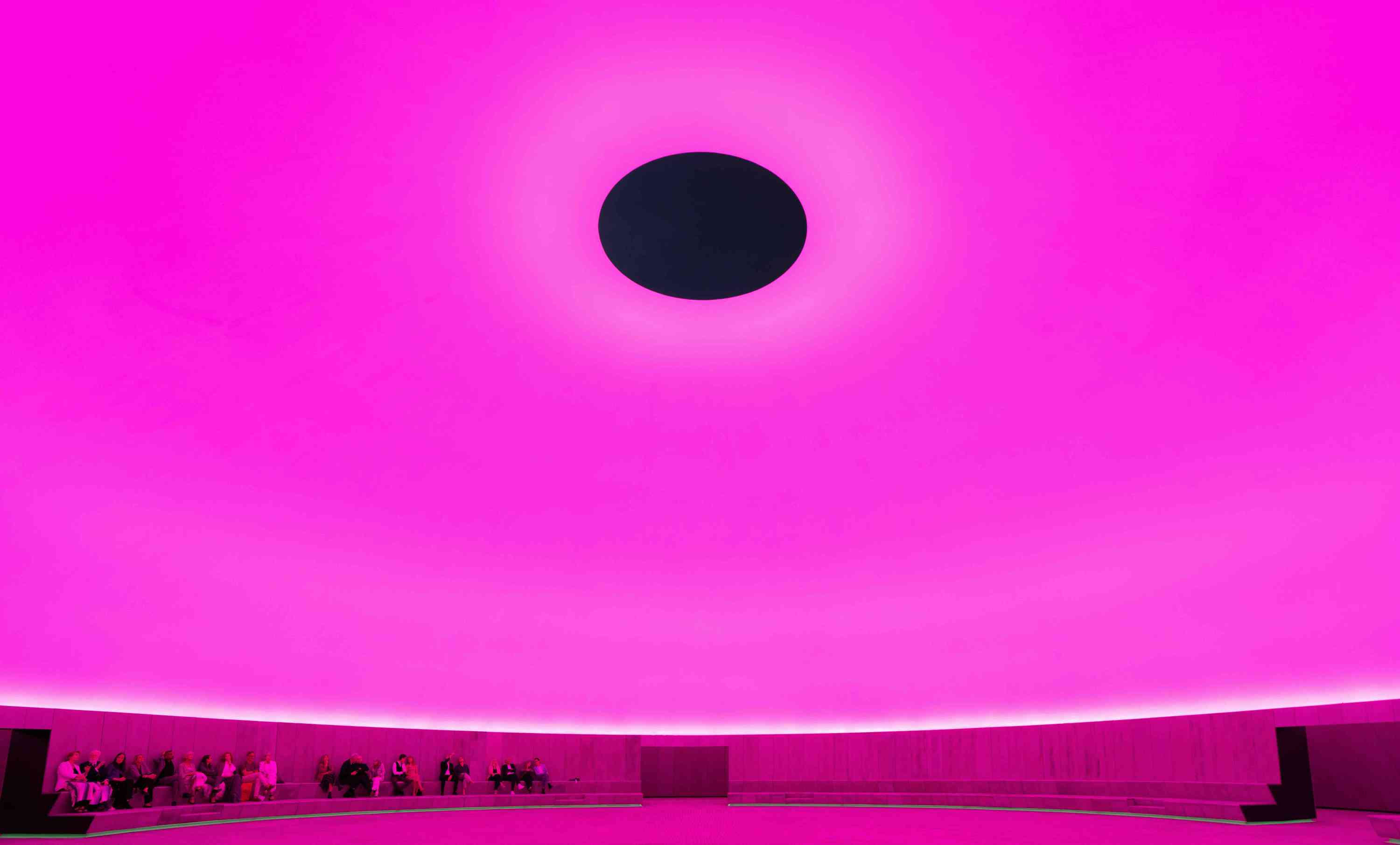 從巴黎的雲霧到丹麥的光影：中谷芙二子的《Cloud #07156》與 James Turrell 的《As Seen Below &ndash; The Dome》