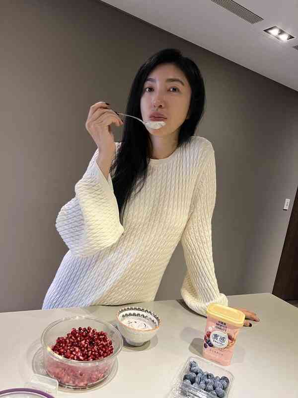 女星保養|48歲楊謹華多年保持逆天身材 靠「268飲食法」中年不長肉 私藏1養生飲品養出好氣色 女星保養|48歲楊謹華多年保持逆天身材 靠「268飲食法」中年不長肉 私藏1養生飲品養出好氣色