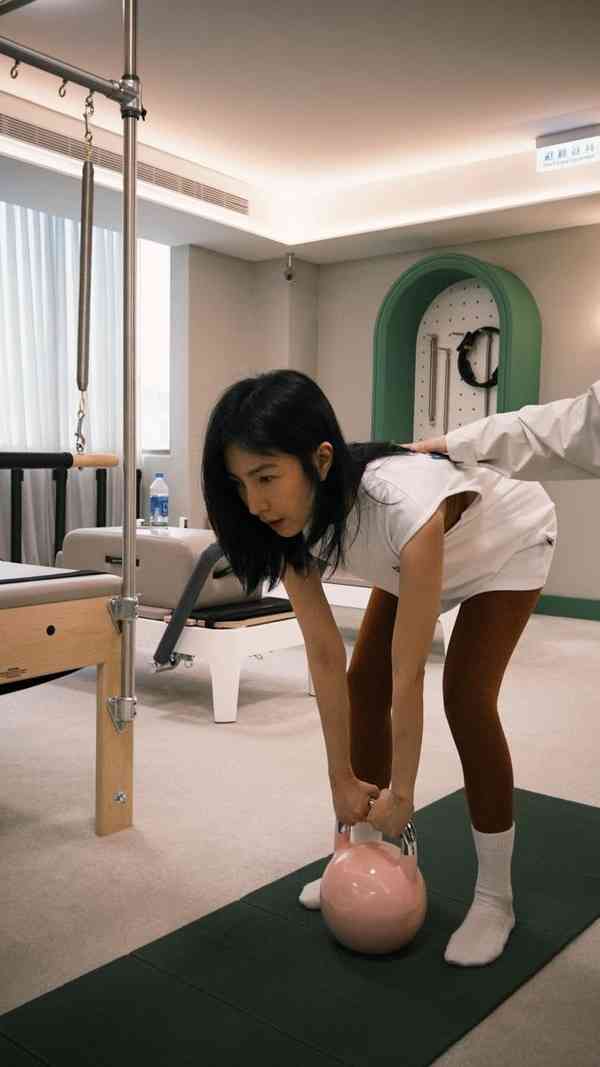 女星保養|48歲楊謹華多年保持逆天身材 靠「268飲食法」中年不長肉 私藏1養生飲品養出好氣色 女星保養|48歲楊謹華多年保持逆天身材 靠「268飲食法」中年不長肉 私藏1養生飲品養出好氣色