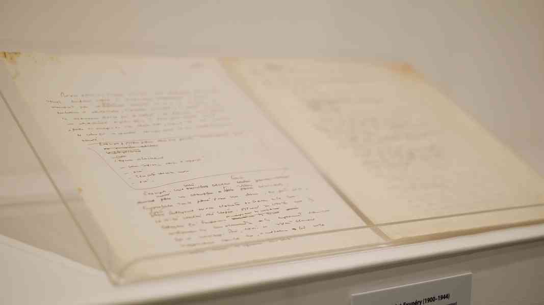 「小王子與飛行員」特展：從珍稀原稿見證二戰中誕生的《小王子》，化作黑暗裡的一道光