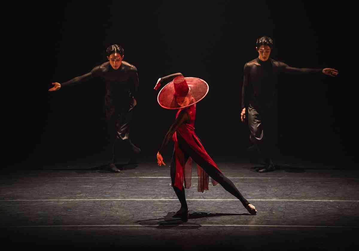 韓國當代芭蕾《GAT》香港首演！以傳統帽飾「黑笠」入舞，重新演繹韓國傳統美學