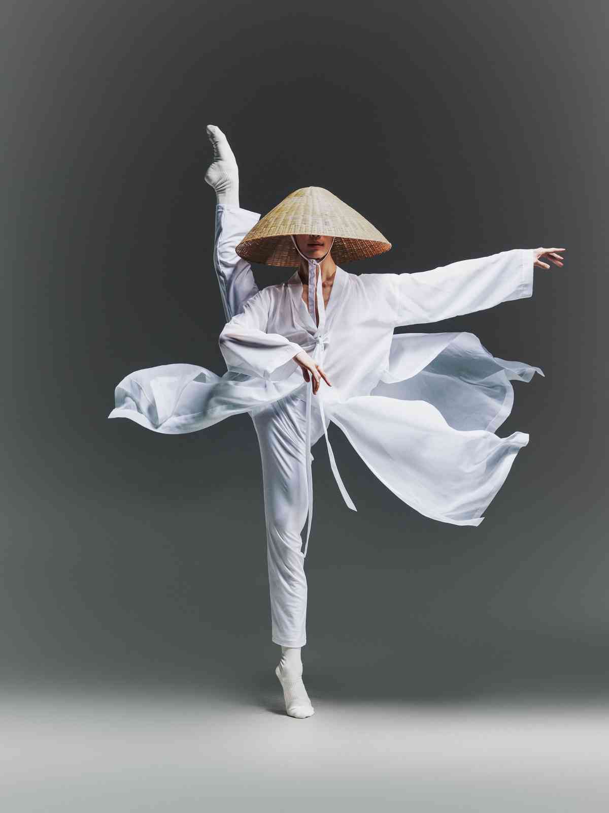 韓國當代芭蕾《GAT》香港首演！以傳統帽飾「黑笠」入舞，重新演繹韓國傳統美學