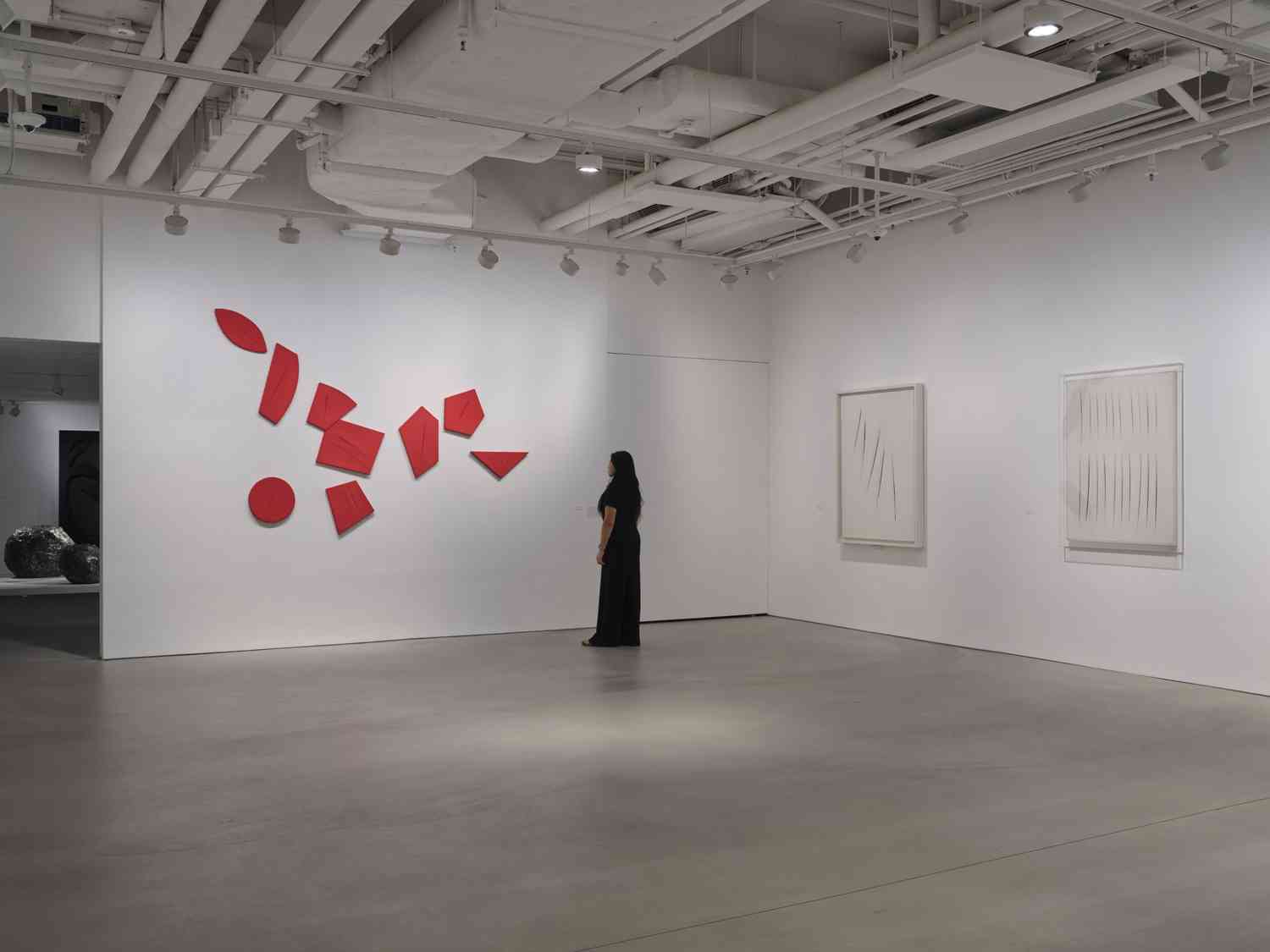 空間主義大師 Lucio Fontana 香港個展：看現代藝術先驅如何用「一刀」定義空間
