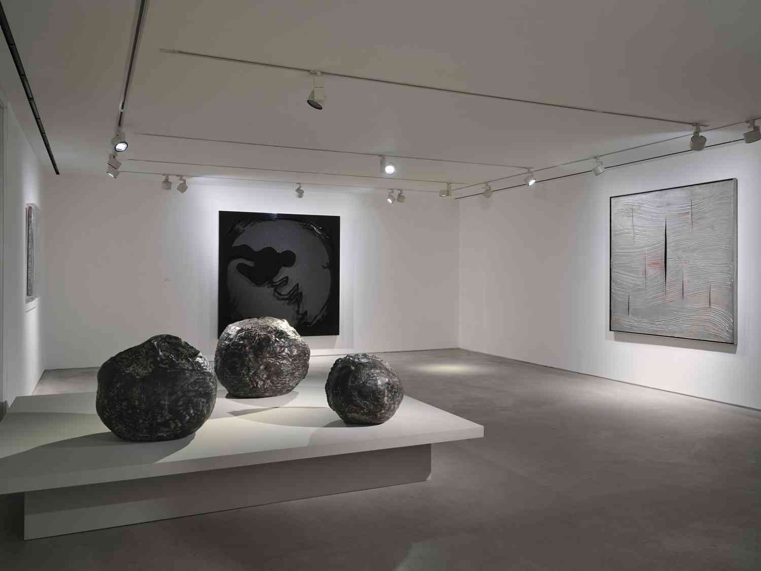 空間主義大師 Lucio Fontana 香港個展：看現代藝術先驅如何用「一刀」定義空間