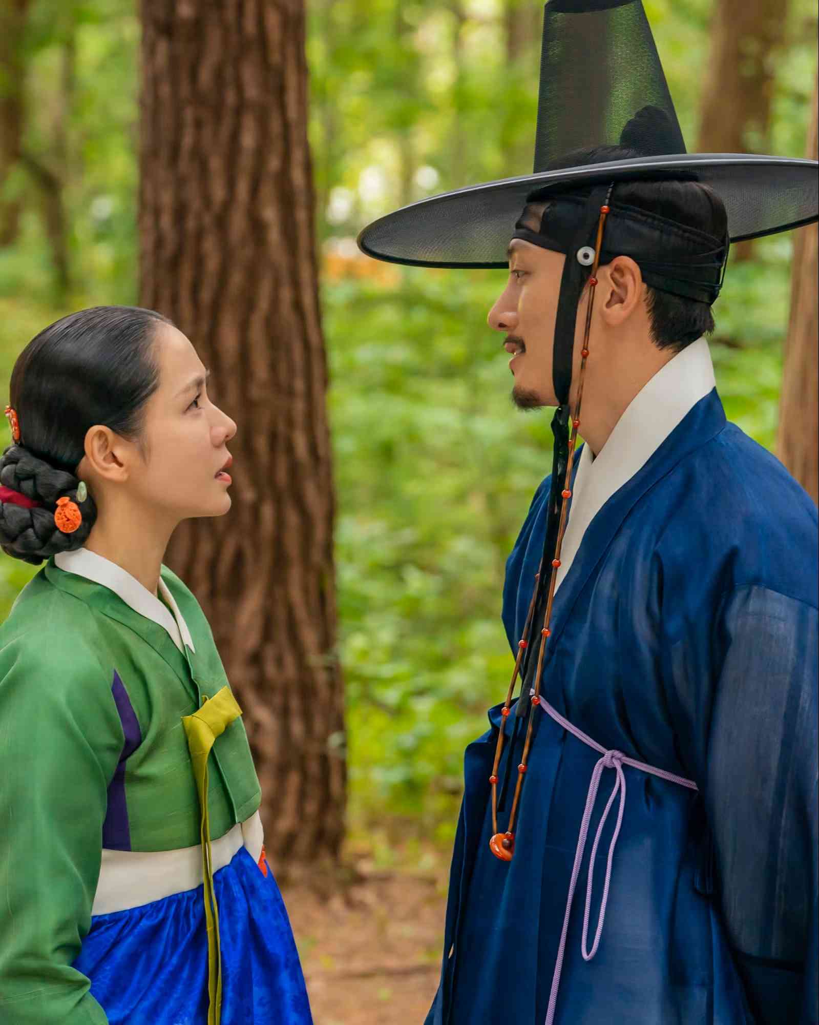 在禮教與血肉的裂縫裡:Netflix《挑情醜聞》的權力、性別與寂寞美學 在禮教與血肉的裂縫裡:Netflix《挑情醜聞》的權力、性別與寂寞美學