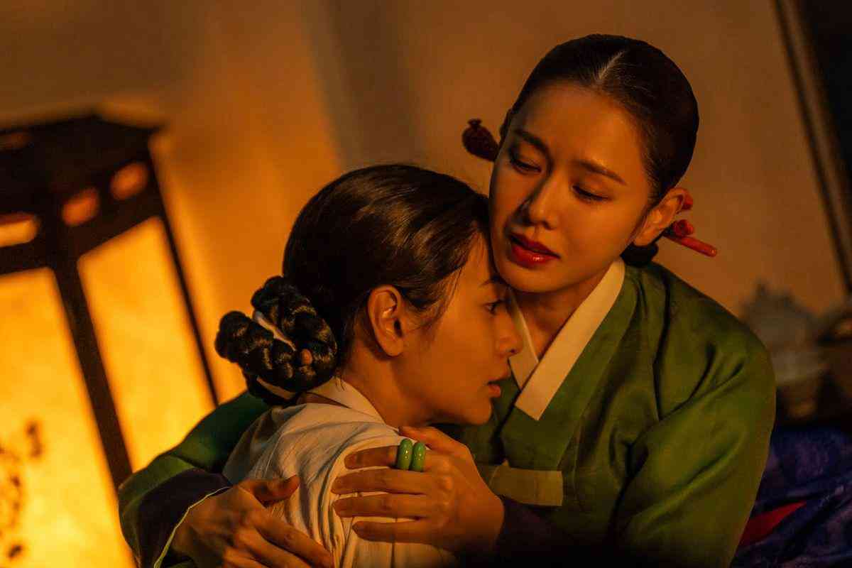 在禮教與血肉的裂縫裡:Netflix《挑情醜聞》的權力、性別與寂寞美學 在禮教與血肉的裂縫裡:Netflix《挑情醜聞》的權力、性別與寂寞美學