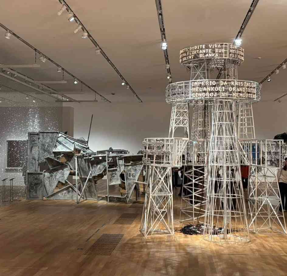 藝術三月：進場是為了療癒、流量，還是找尋那個崩塌的未來？